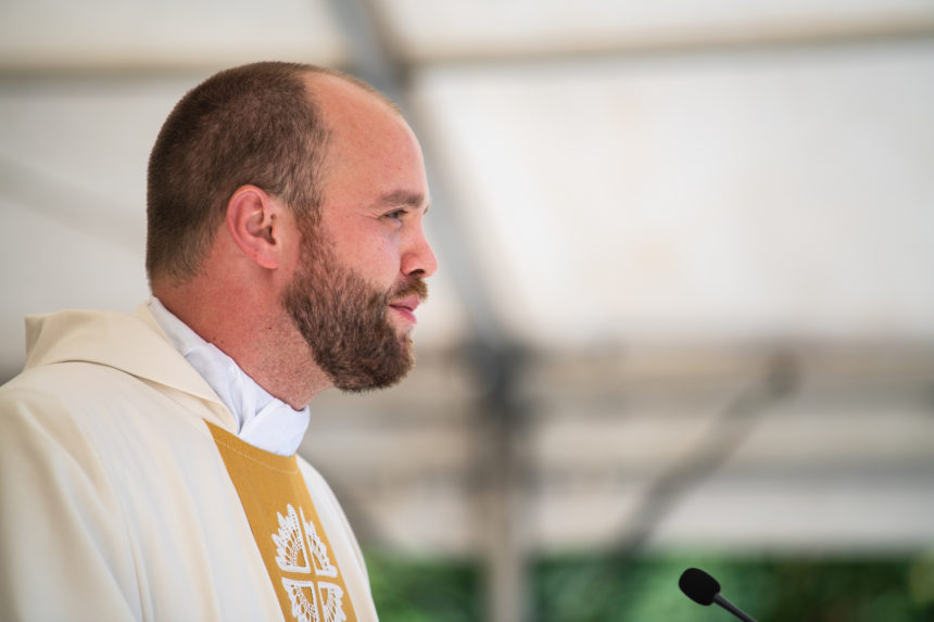 KRISTJAN PO IMENU ALI KRISTJAN V ŽIVLJENJU?                                         Duhovni večer z gostom g. Blažem Frankom